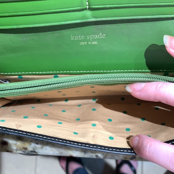 Kate spade black leather wallet with green interior 1 zip pouch 3 pockets - Picture 10 of 13